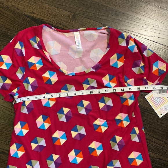 Lularoe Classic T Shirt Pink Geometric Small S New NWT - Picture 5 of 7